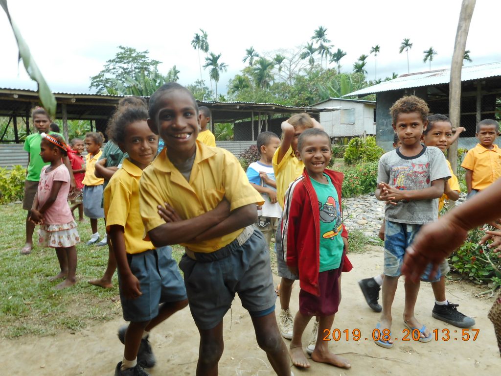 パプアニューギニア3日目：リゴ村の子供たち